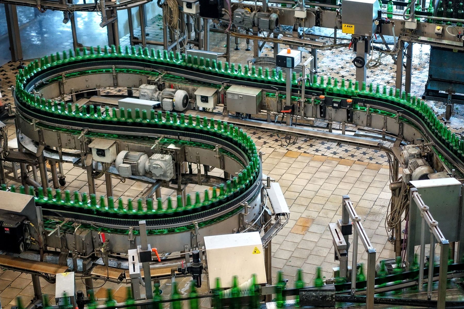 Crates and bottles on a bottling hall conveyor